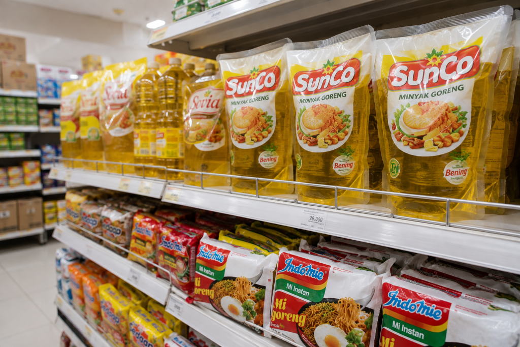 Dua Produk yang Hampir Selalu Dicari: Minyak Goreng dan Mi Instan